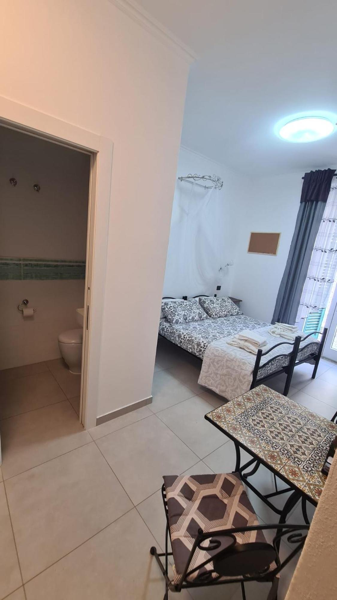 Amici Holidey Camera Stazione Hotel La Spezia Kültér fotó