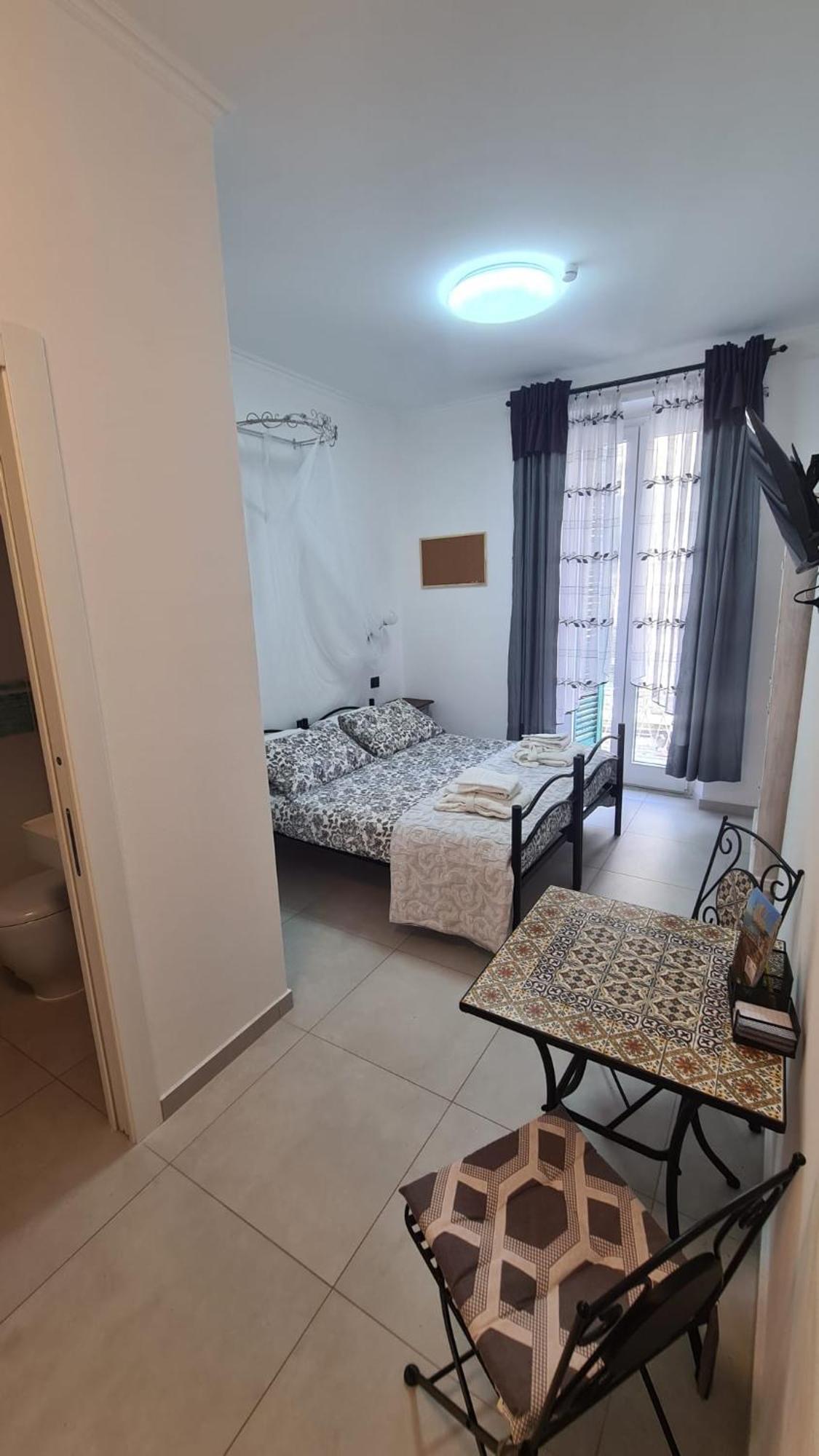 Amici Holidey Camera Stazione Hotel La Spezia Kültér fotó