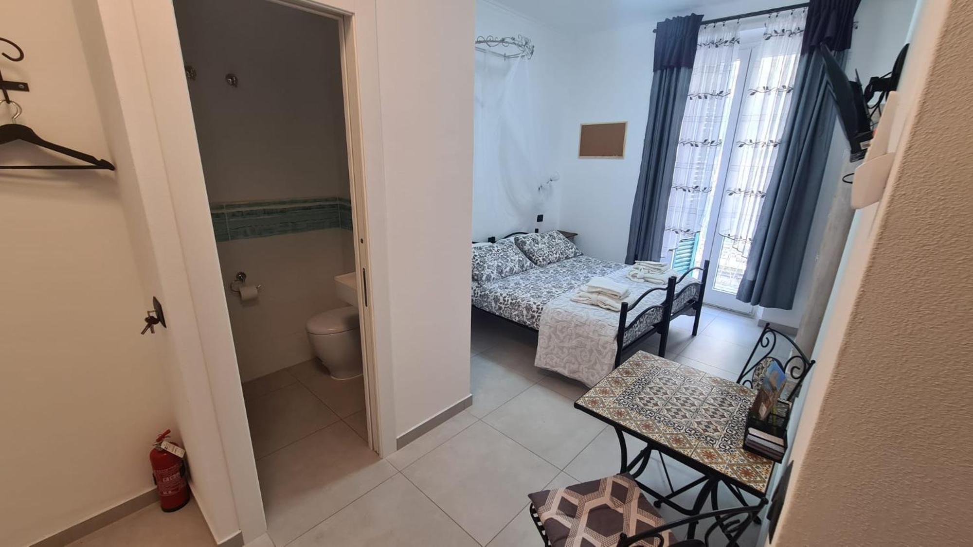 Amici Holidey Camera Stazione Hotel La Spezia Szoba fotó